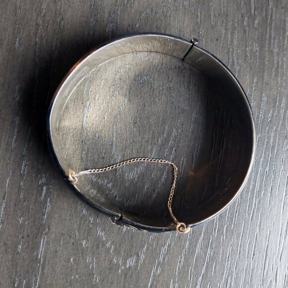 Vintage FORSTNER Black Silver Sterling Floral Hinged Engraved Bangle Bracelet - Picture 6 of 8